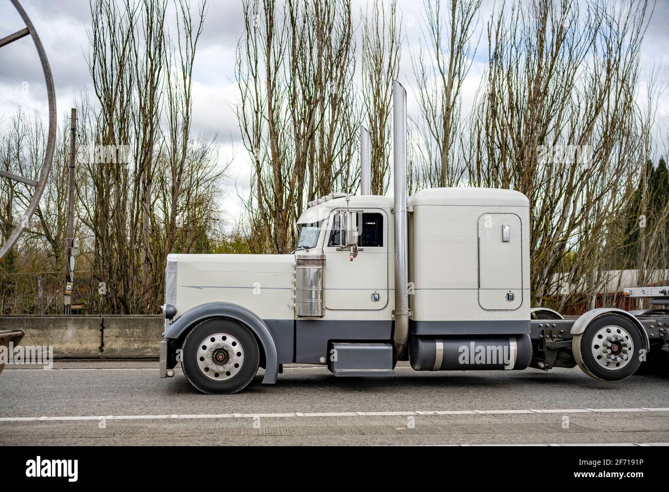 Classic American idol big rig bonnet semi truck tractor with chrome  accessories and vertical Exhaust pipes transporting cargo on flat bed semi  trailer Stock Photo - Alamy