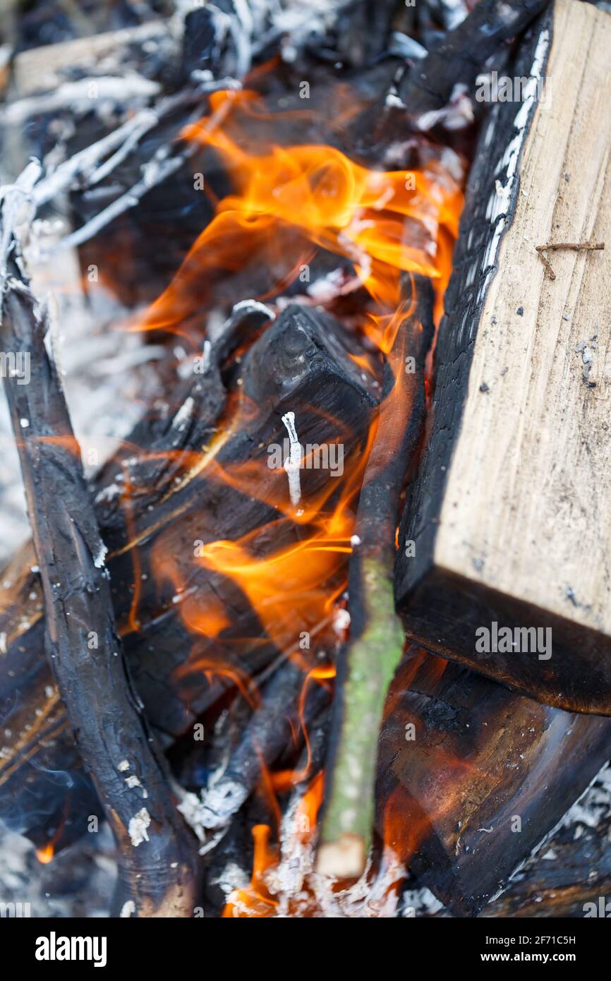 red ember 28 in clarksville propane campfire fire pit on Romantic Fire Pit High Resolution Stock Photography And Images Alamy