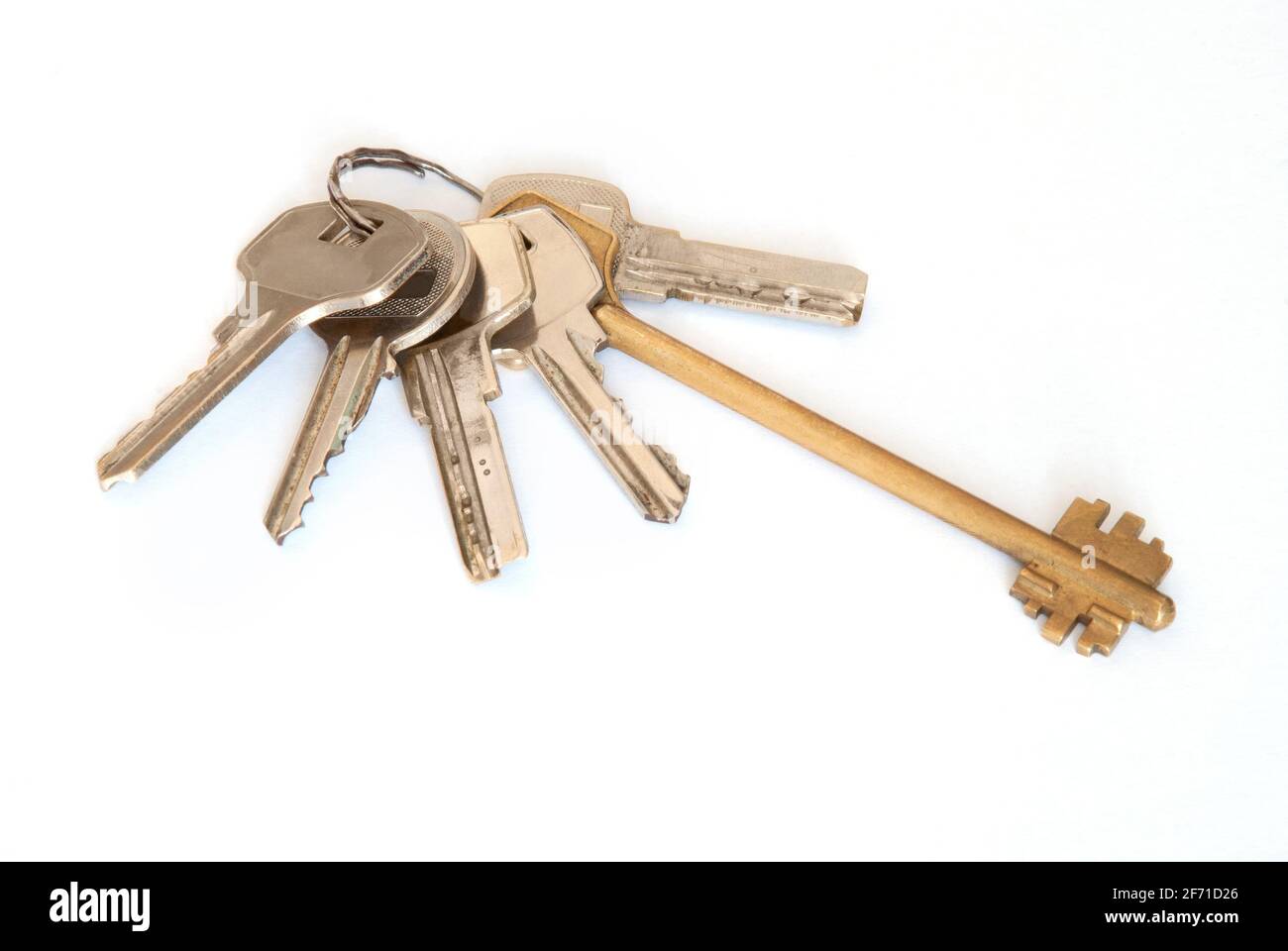 ключ modern 2. 27072--17 ключ комбинированный 17мм. ключ комбинированный усиленный "модерн" 8 мм. ключ modern 2. дом с ключами на белом фоне.