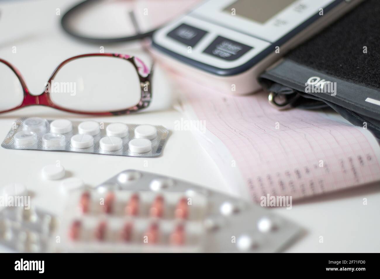 Birth control pill container round hi-res stock photography and images ...