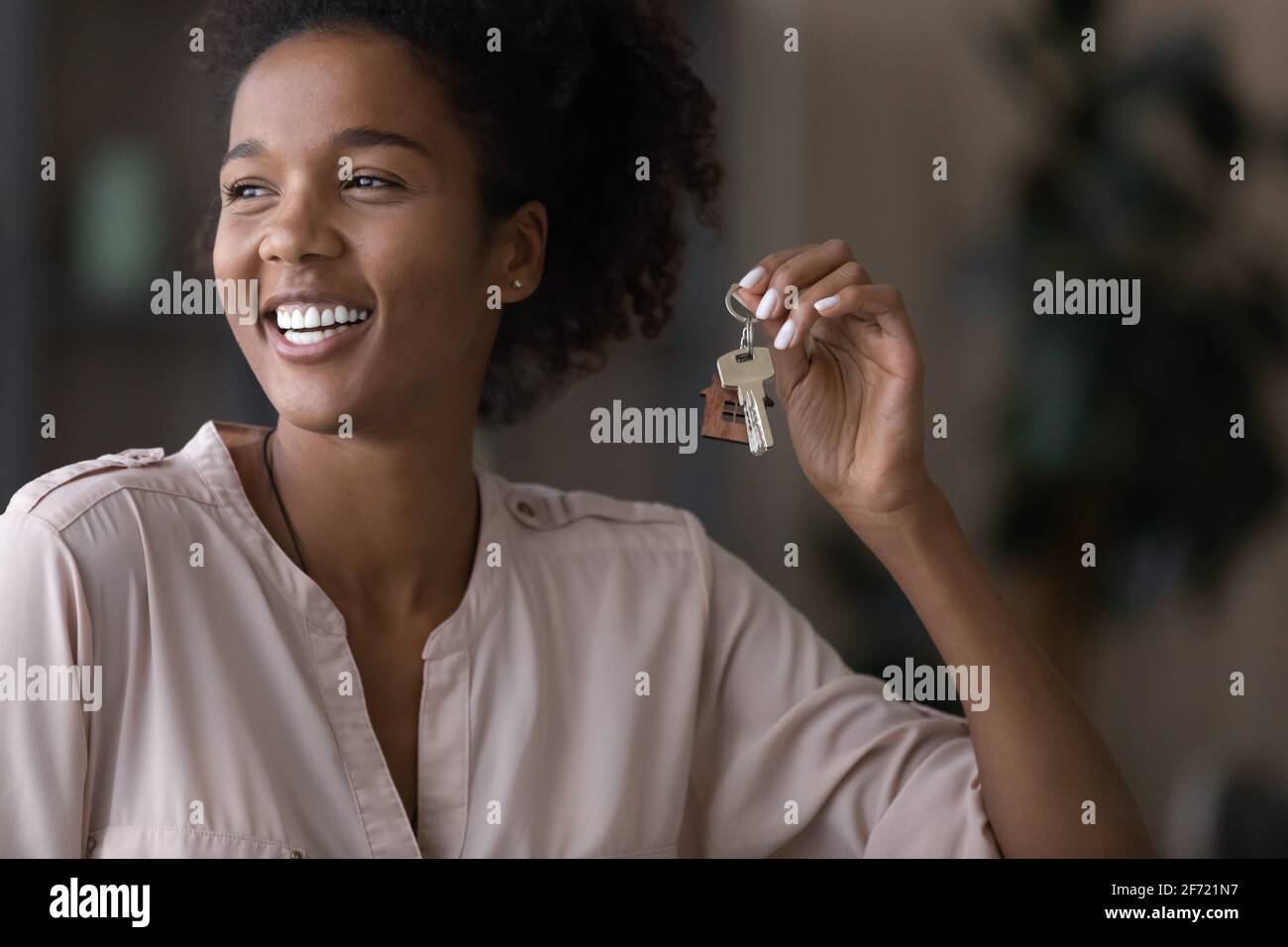 Smiling African American woman hold keys to new home Stock Photo - Alamy