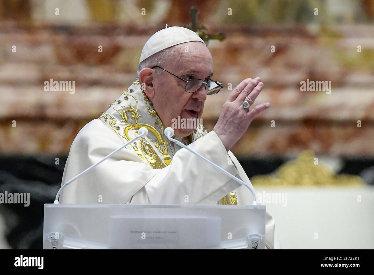 Pope Francis Delivers His Urbi Et Orbi Blessing After Celebrating Easter Mass At St Peter S Basilica At The Vatican April 4 2021 Filippo Monteforte Pool Via Reuters Stock Photo Alamy