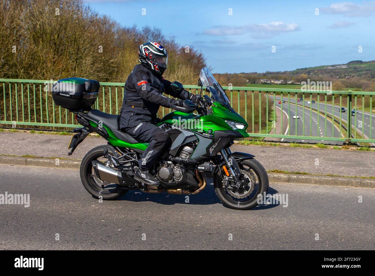 Kawasaki versys in 1000 hi res stock photography and images Alamy