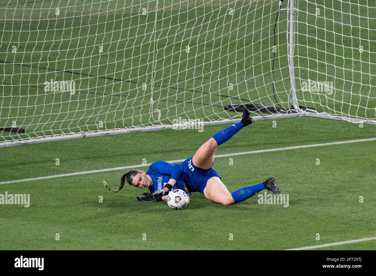 Washington Huskies Goalkeeper Olivia Sekany (00) Makes A Save During A ...