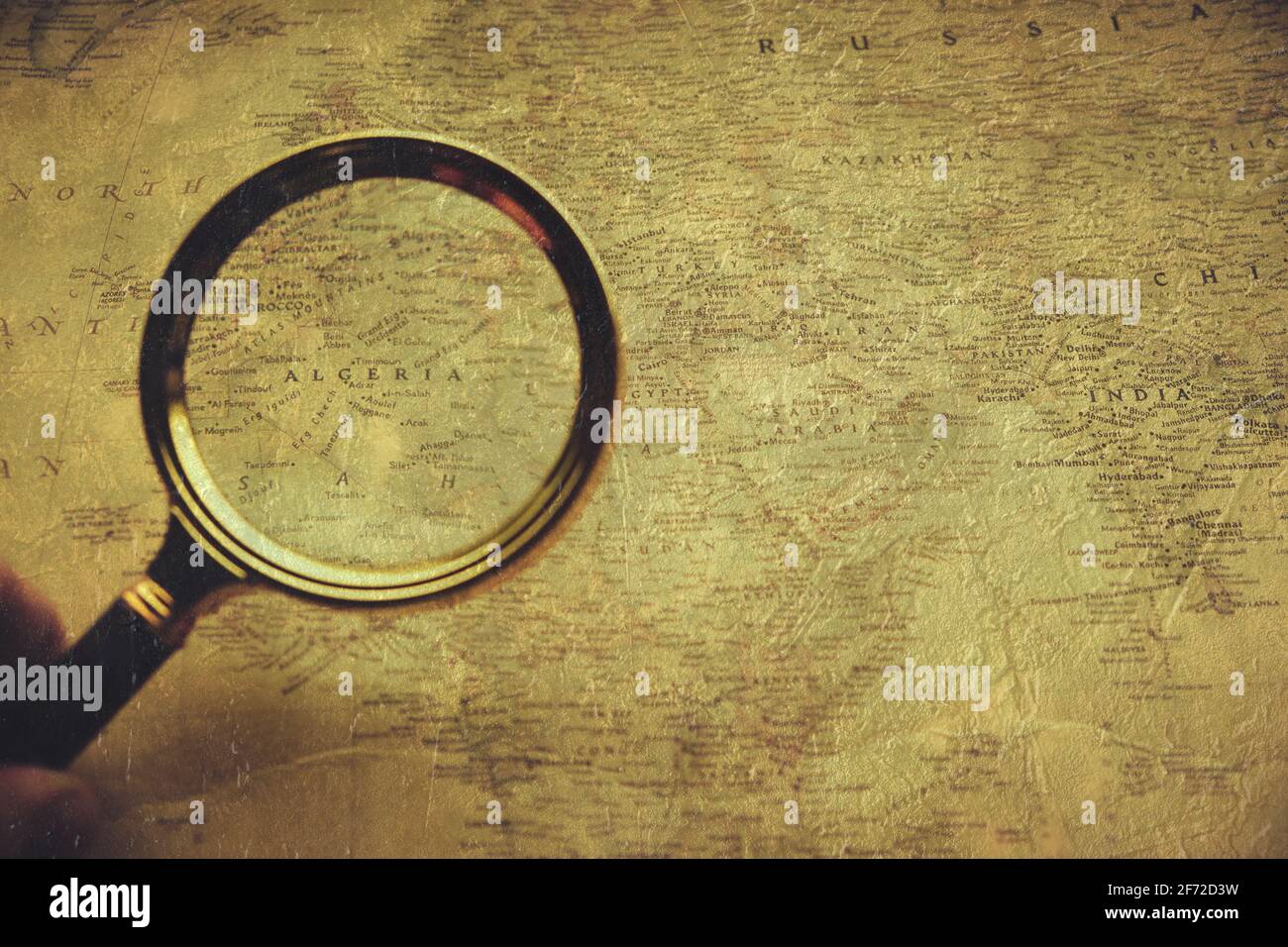 Magnifying glass map africa hi-res stock photography and images - Alamy