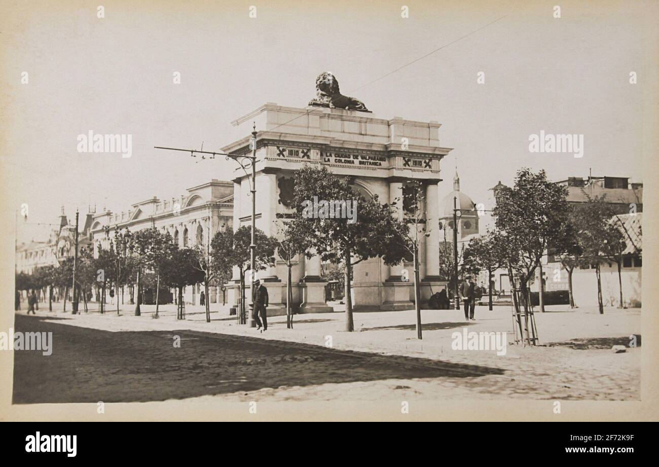 The British Arch in Valparaiso, Chile c. 1920s. The triumphal arch was donated by the British community in 1911 to commemorate Chilean independence. Stock Photo