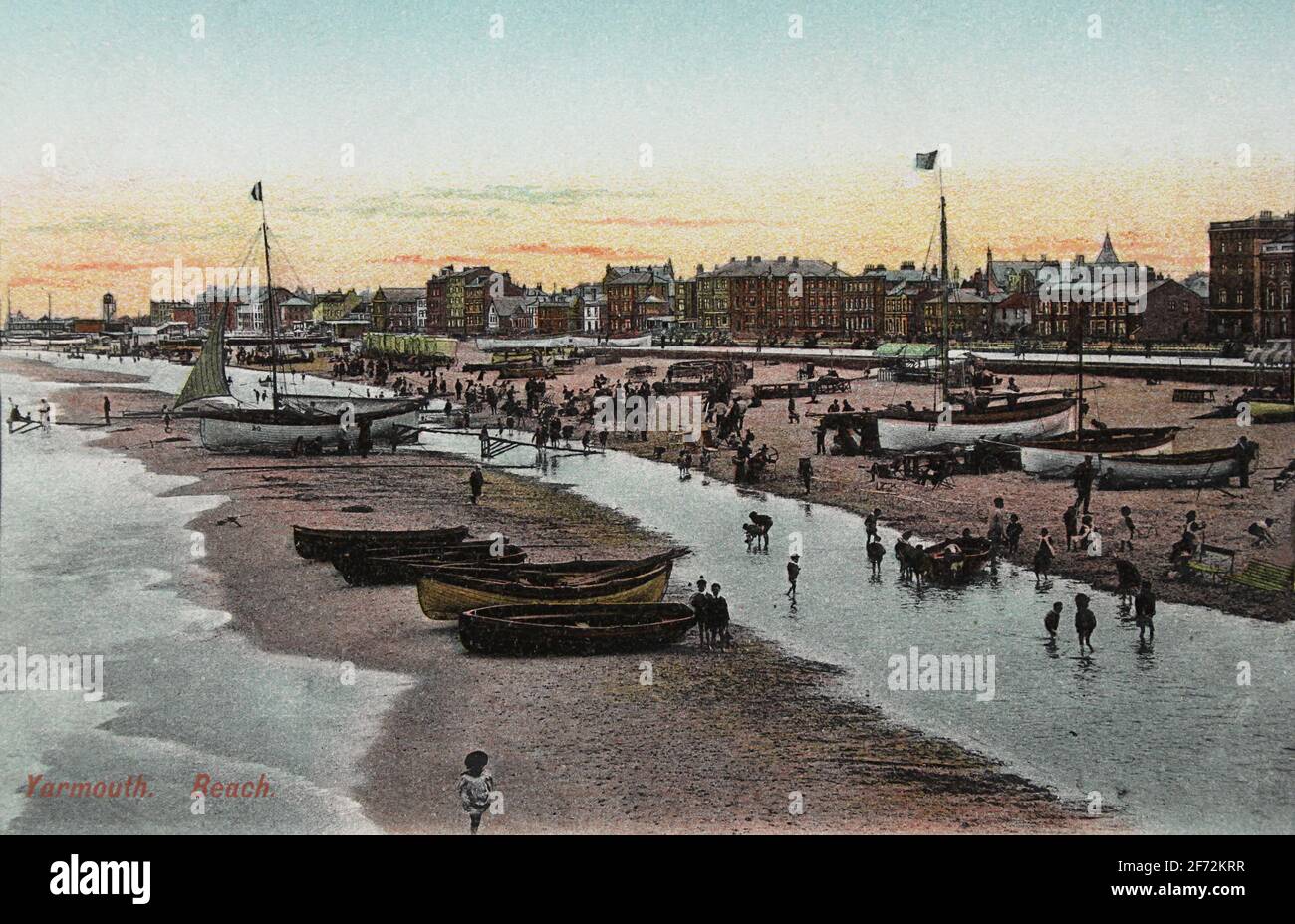 Hand-coloured postcard postmarked 1904 titled 'Yarmouth. The Beach'. Stock Photo