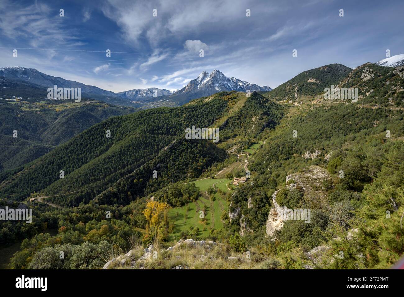 Pedraforca in autumn after a snowfall. View from the Mirador Albert Arilla viewpoint, near Gisclareny (Barcelona province, Catalonia, Spain, Pyrenees) Stock Photo