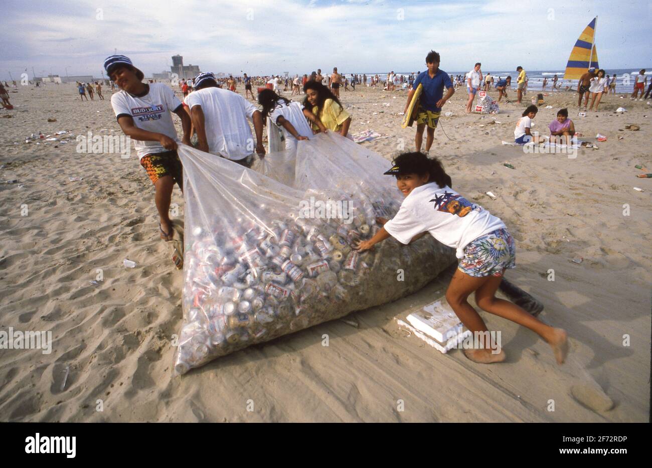 Soda cans littered hires stock photography and images Alamy