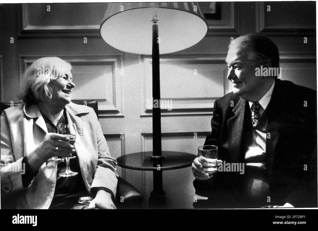 Kingsley Amis & ex wife at Simpson in the Strand Stock Photo
