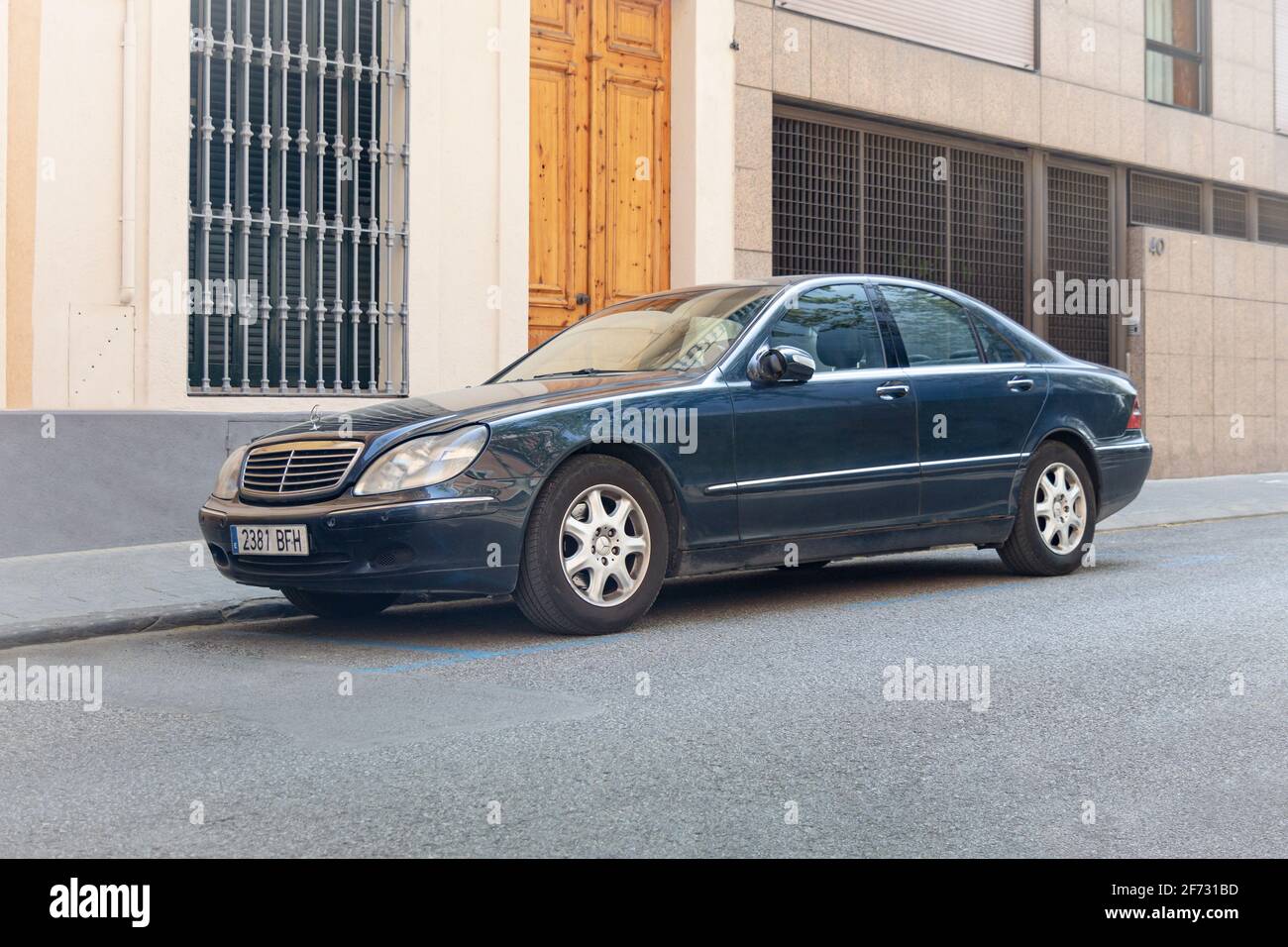 SABADELL, SPAIN-MARCH 15, 2021: Mercedes-Benz S-Class S 500 sedan (W220), Fourth generation (1998 – 2005) Stock Photo