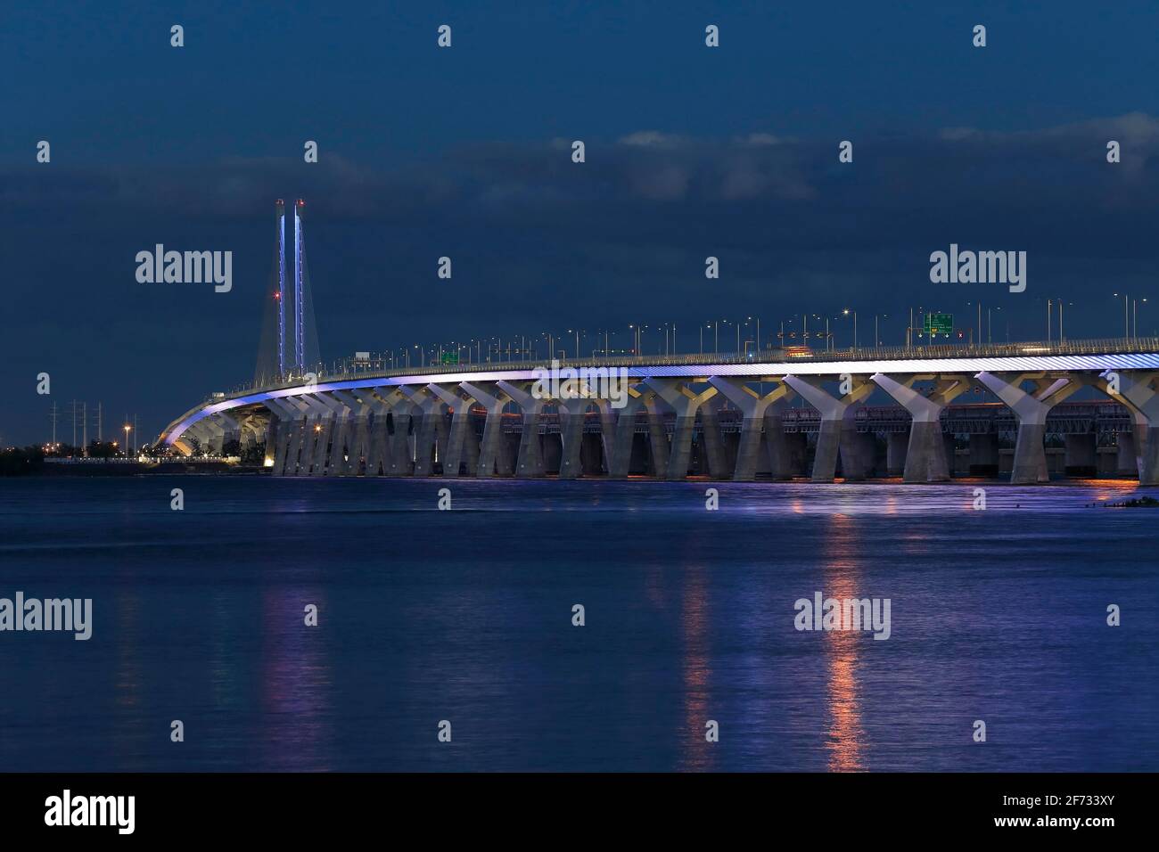 New Champlain Bridge at night, Saint Lawrence River, Montreal, Province of Quebec, Canada Stock Photo