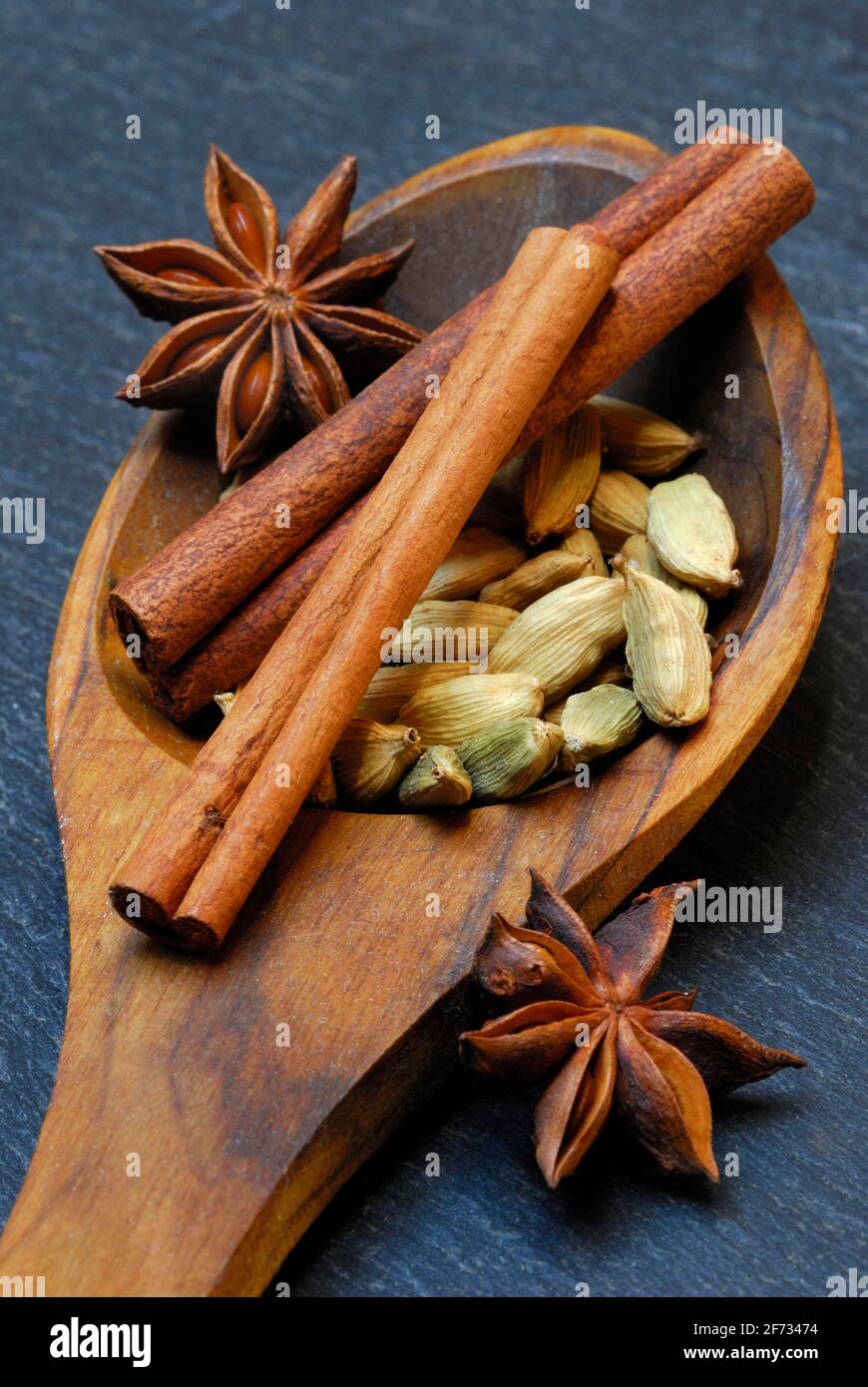 Star anise, cinnamon stick, cardamom ( Illicium verum) ( Cinnamomum spec.) , ( Elettaria cardamomum) Stock Photo