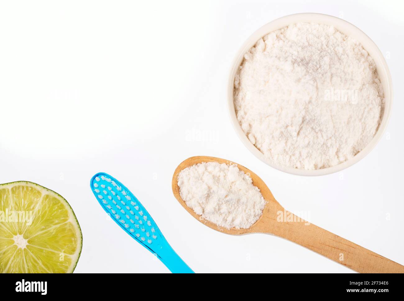 The lemon mixed with baking soda is a simple remedy that brings great