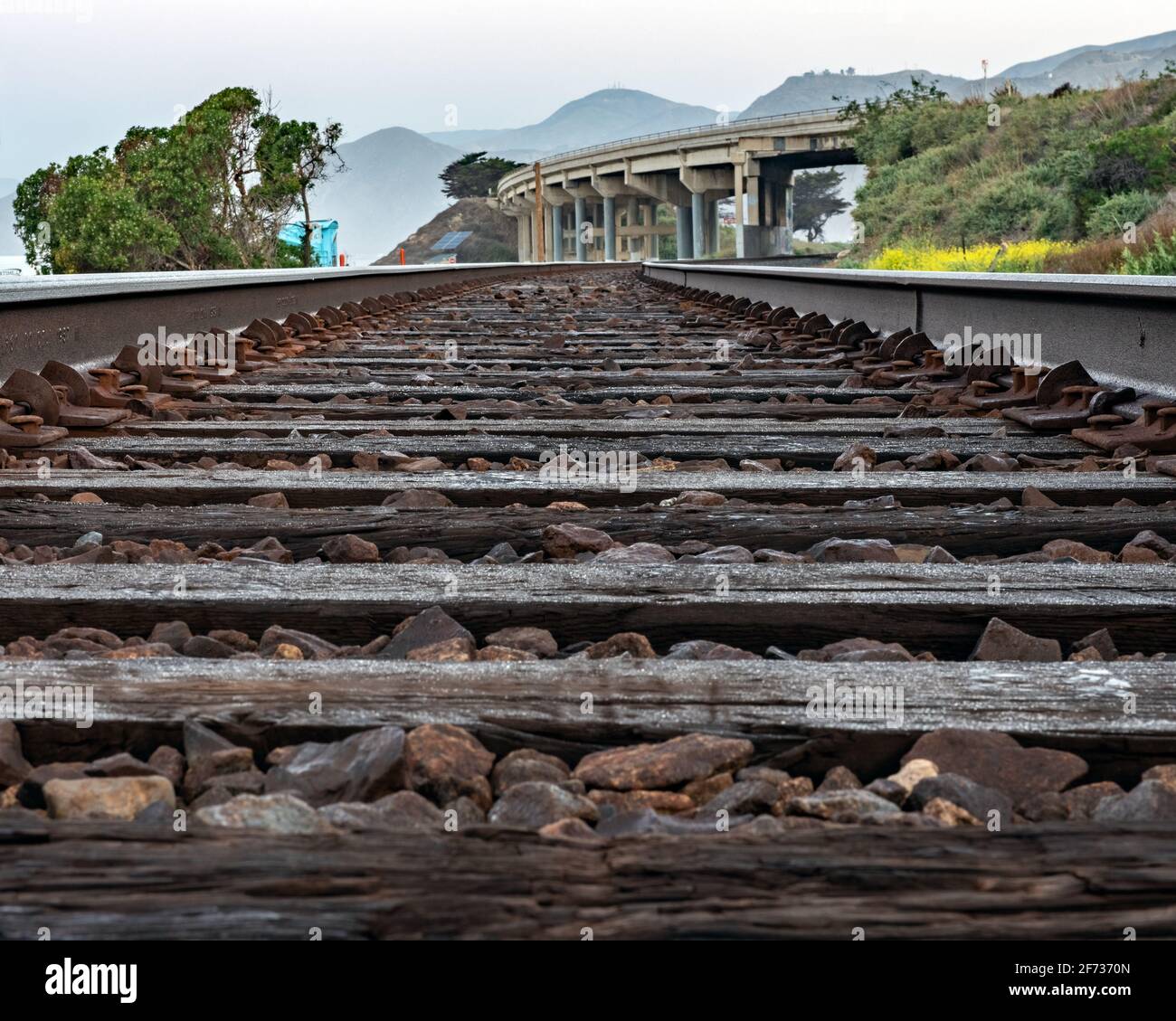 Railroad tracks sunrise hires stock photography and images Alamy