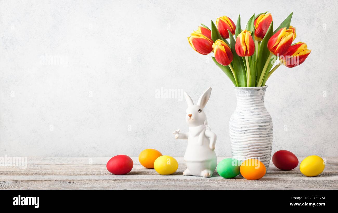 Spring tulips in a jug on a table hi-res stock photography and images ...