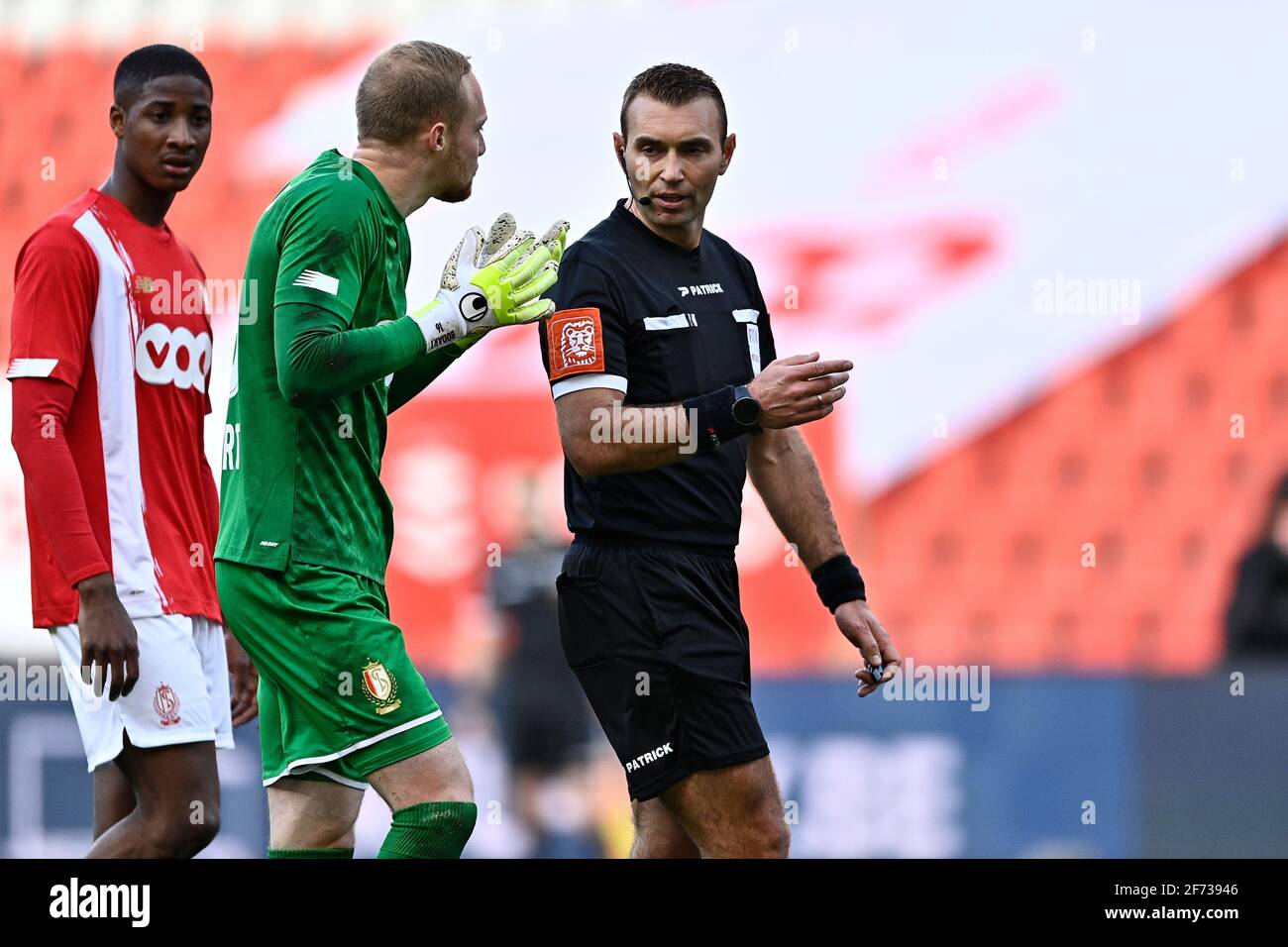 Standard's goalkeeper Arnaud Bodart and referee Nicolas Laforge pictured during a soccer match between Standard Liege and KAA Gent, Sunday 04 April 20 Stock Photo