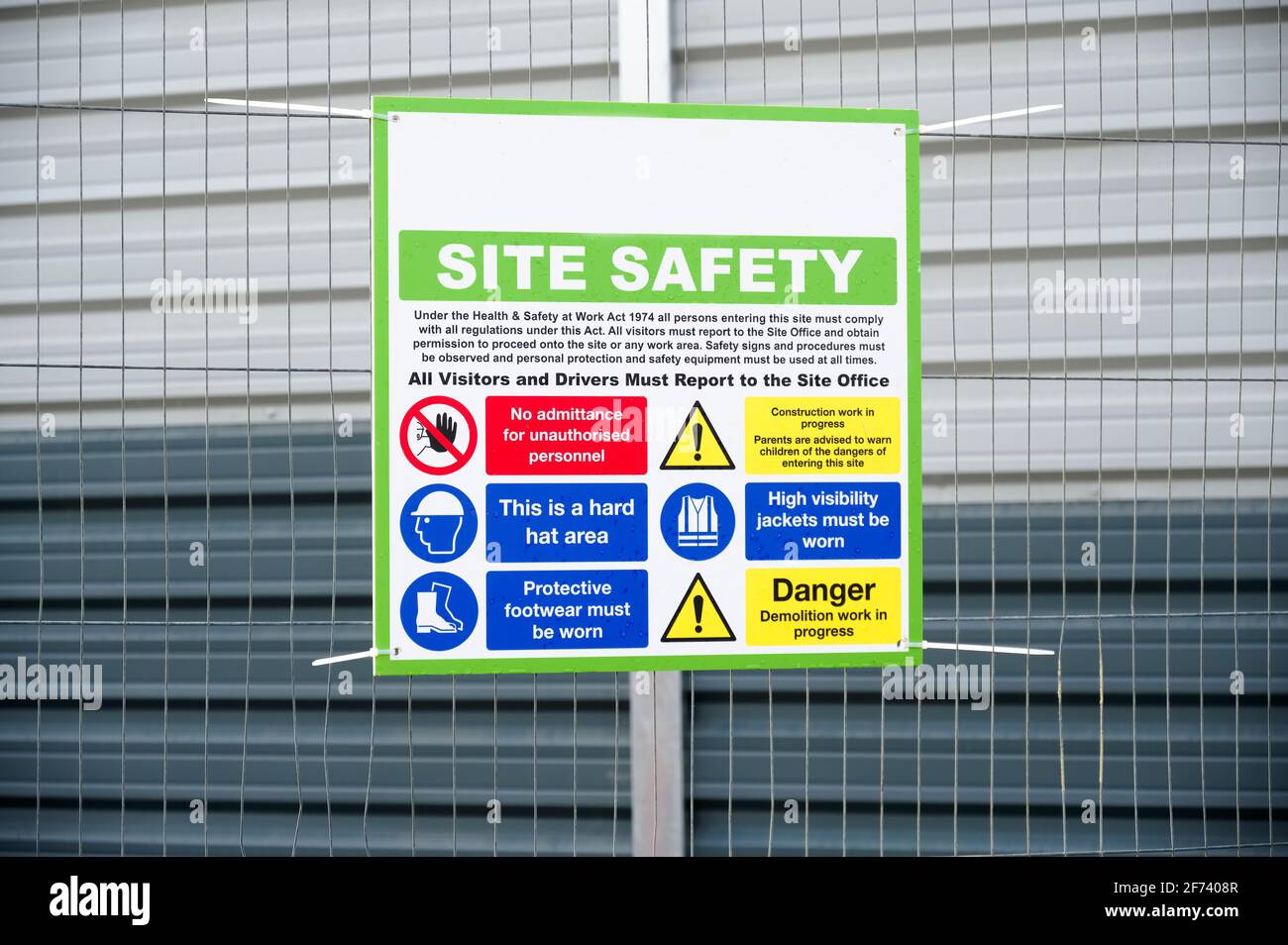Construction Site Health And Safety Message Rules Sign Board Signage On Fence Boundary Stock Photo Alamy Construction Site Health And Safety Message Rules Sign Board Signage On Fence Boundary Stock Photo Alamy