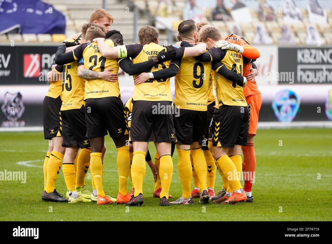 Horsens, Denmark. 04th Apr, 2021. The players of AC Horsens unite in a  circle before the 3F Superliga match between AC Horsens and Odense Boldklub  at Casa Arena in Horsens. (Photo Credit:
