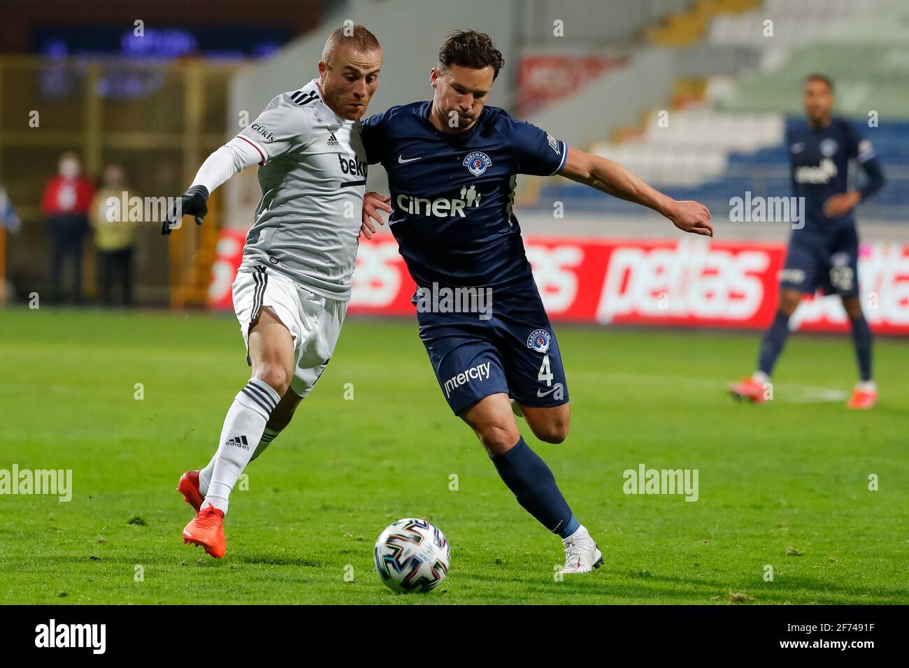 Istanbul Turkey April 4 Gokhan Tore Of Besiktas And Danny Drinkwater Of Kasimpasa During The Super Lig Match Between Kasimpasa And Besiktas At Rec Stock Photo Alamy