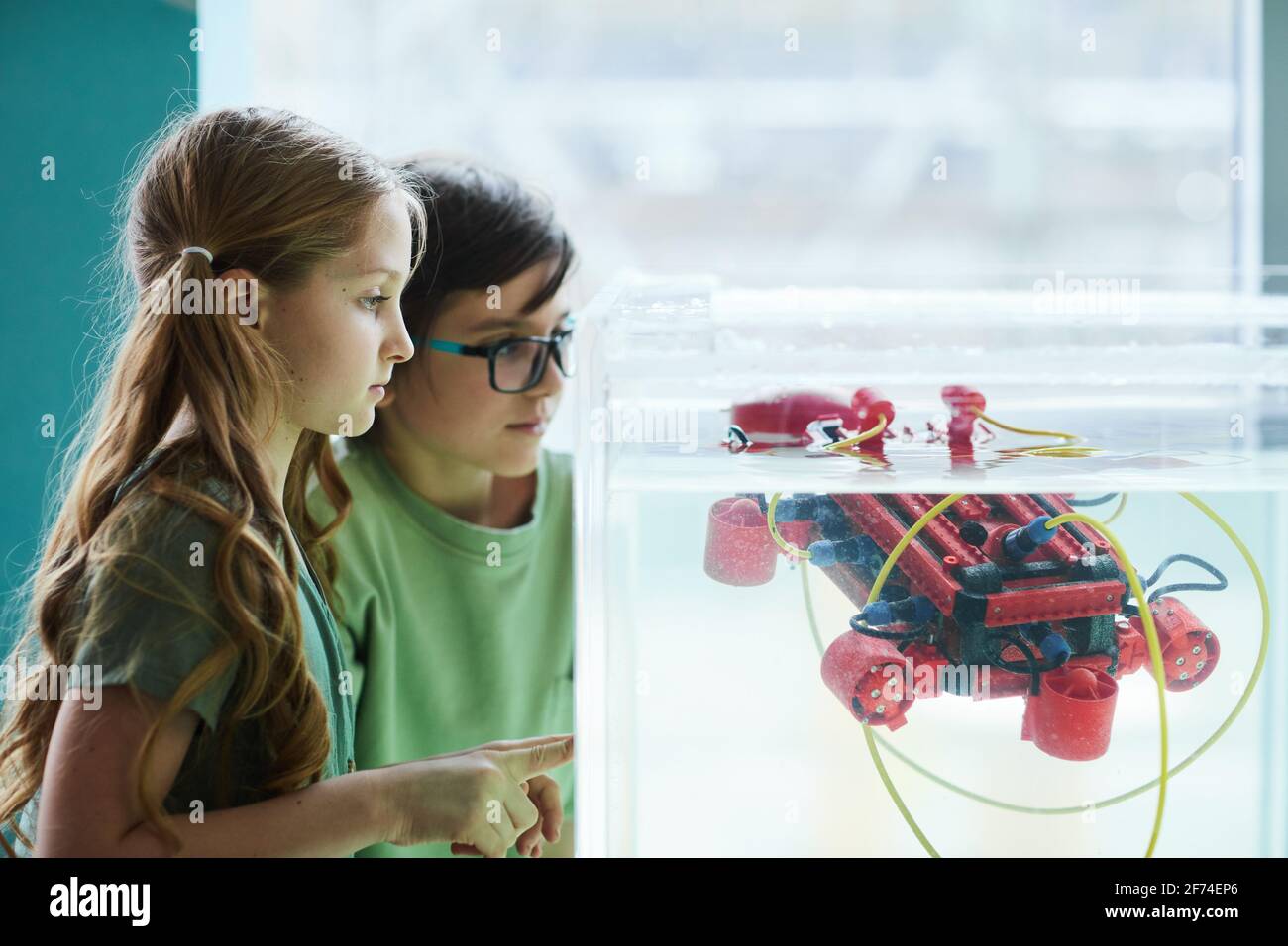 Engineering Boat Science Girls engineering boat hi-res stock photography and images - Alamy