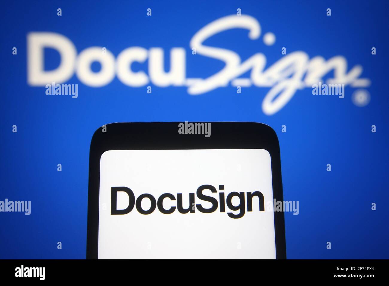 Docusign hi-res stock photography and images - Alamy