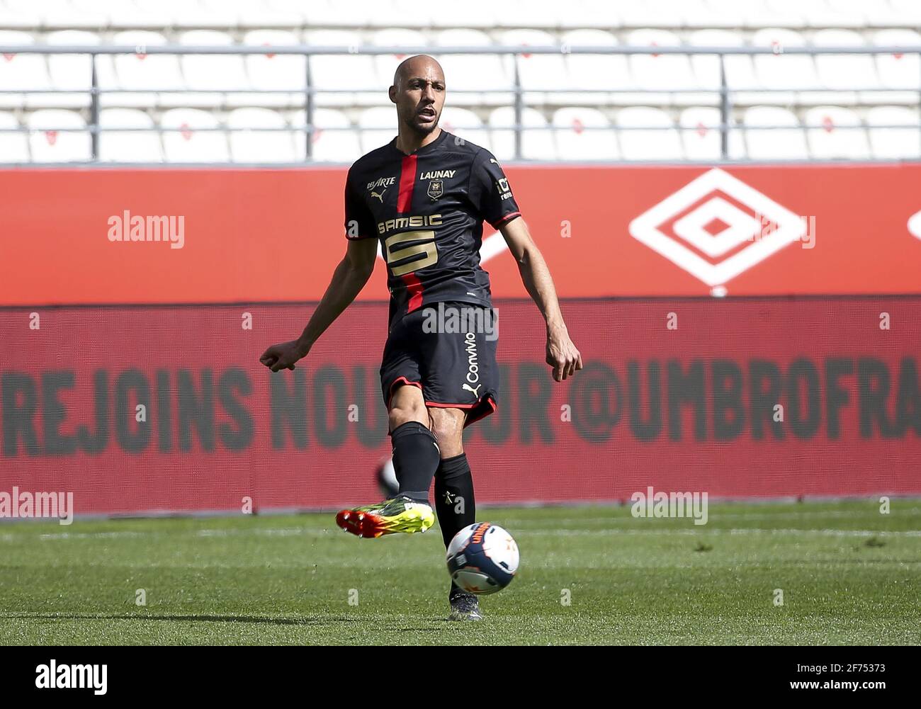 Steven Nzonzi of Rennes during the French championship Ligue 1 football match between Stade de Reims and Stade Rennais (Rennes) on April 4, 2021 at Stade Auguste Delaune in Reims, France - Photo Jean Catuffe / DPPI / LiveMedia Stock Photo