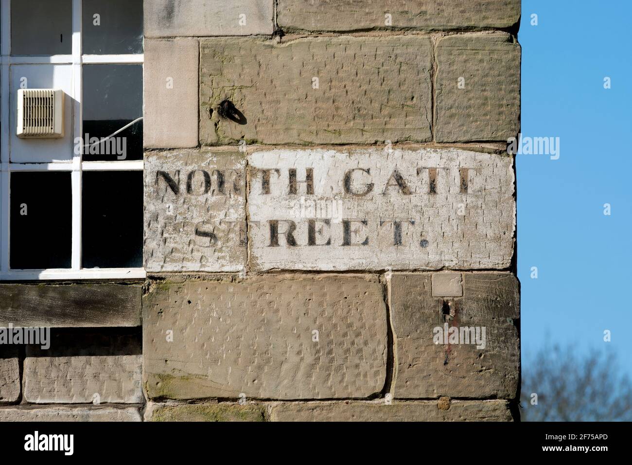 Northgate street sign hi-res stock photography and images - Alamy