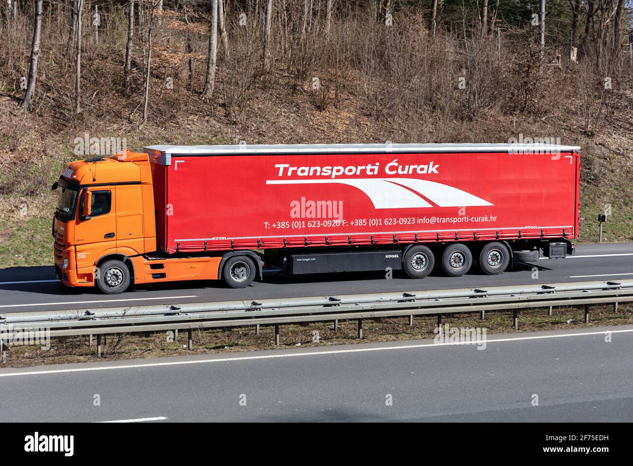 Page 6 Curtain Side Trailer High Resolution Stock Photography And Images Alamy