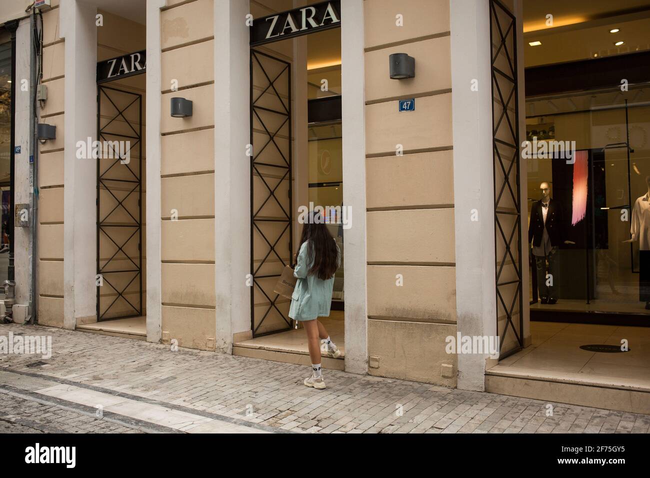 Zara clothing hi-res stock photography and images - Alamy