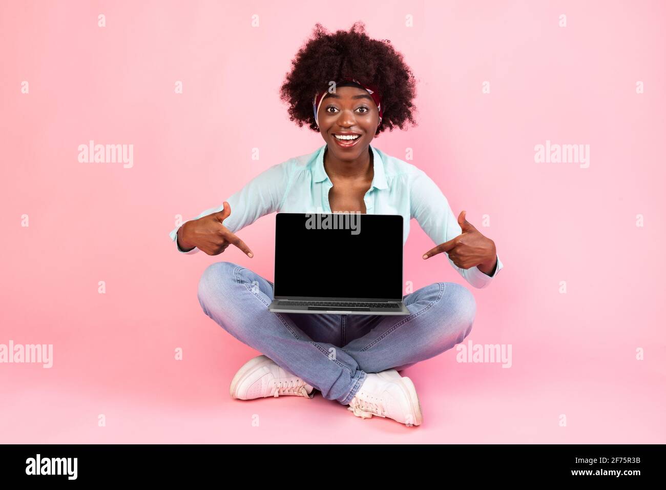 African american laptop screen hi-res stock photography and images - Alamy