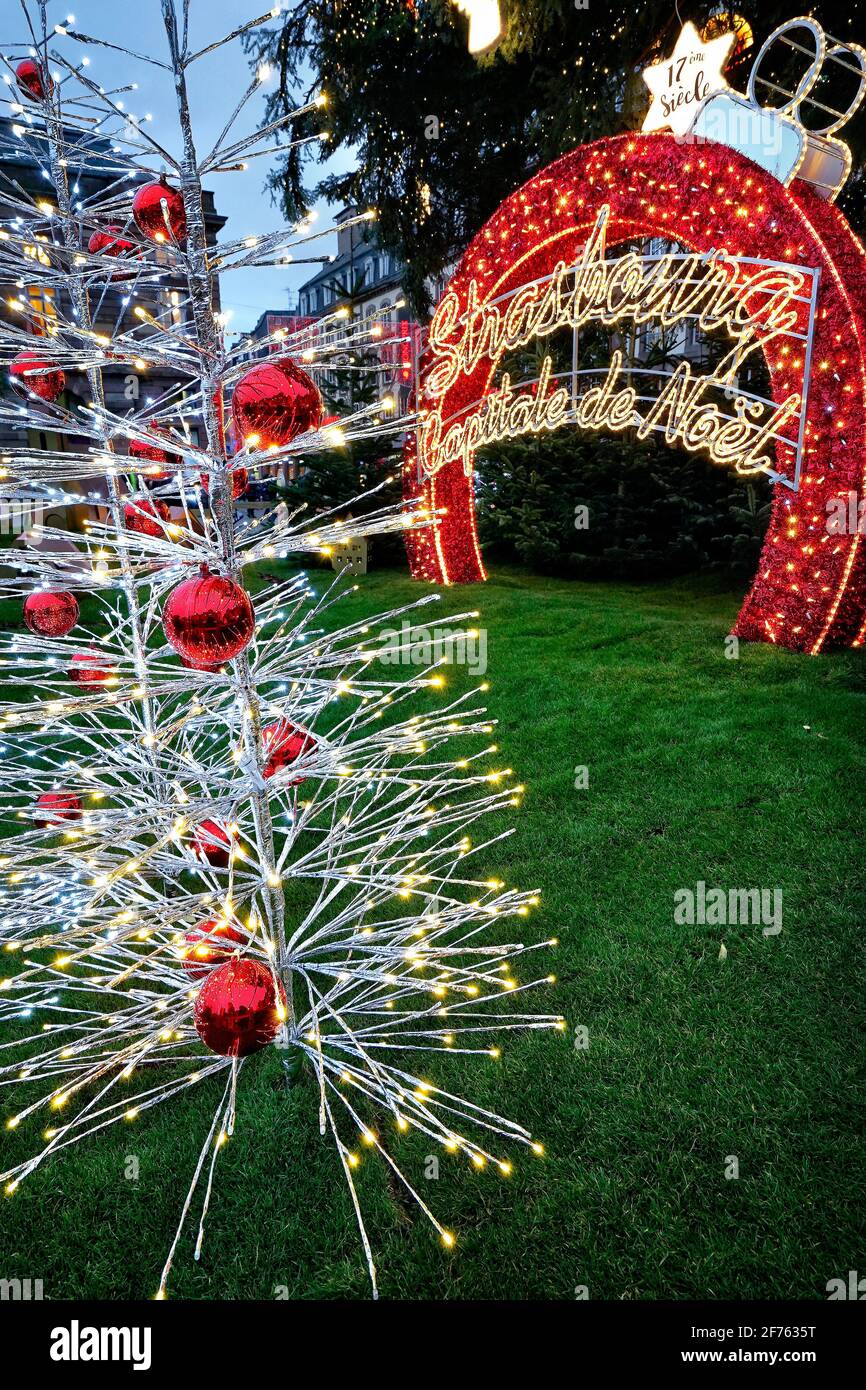 France, Alsace, Bas-Rhin, Strasbourg, Christmas market at Kleber square. Stock Photo