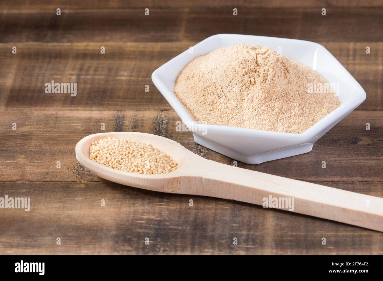 Raw organic amaranth grain and flour amaranth Stock Photo Alamy