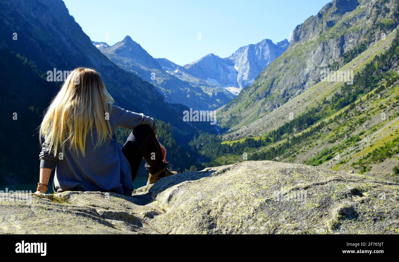 Female hiker sitting on rock hi-res stock photography and images - Alamy