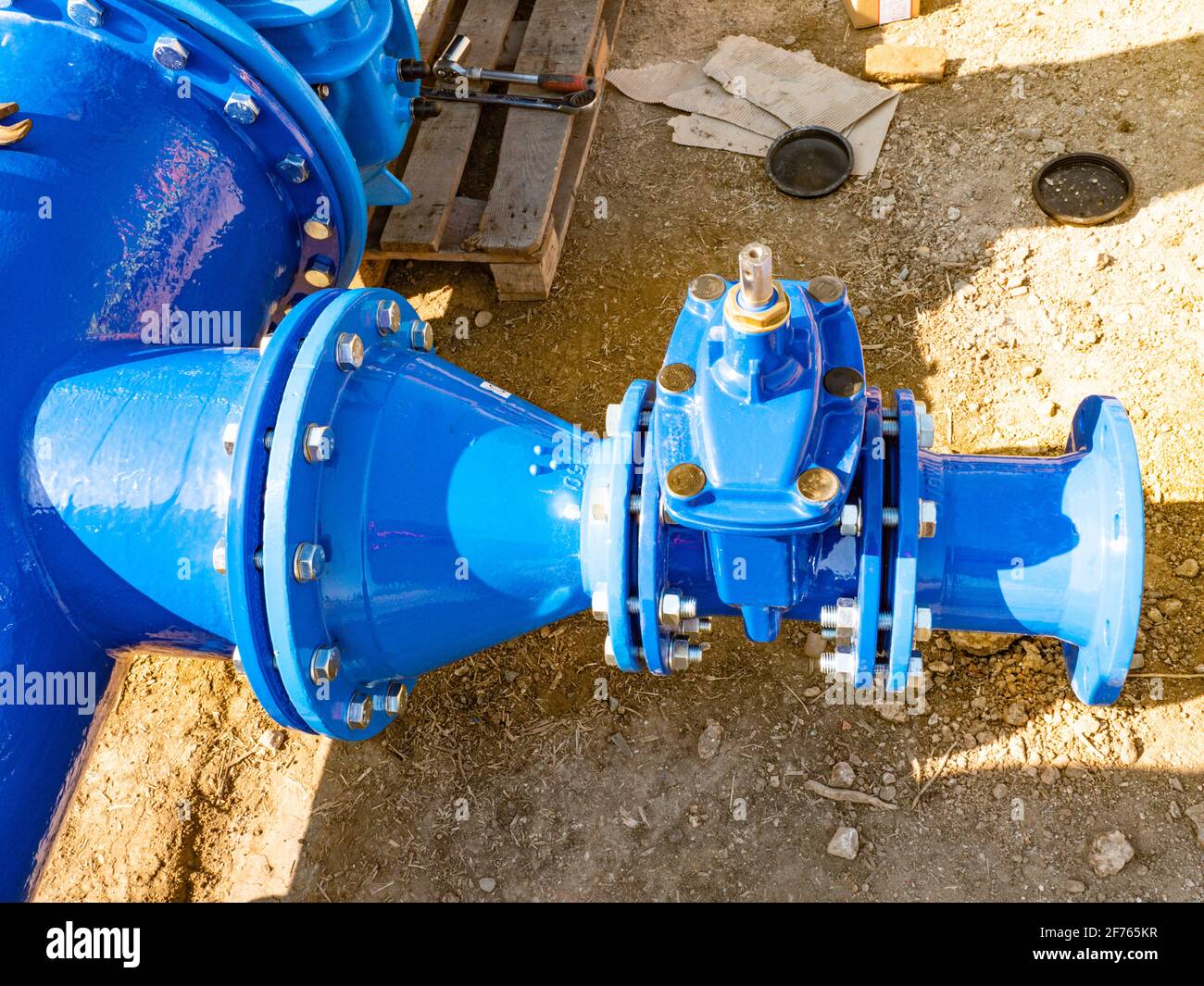 Pvc pipes vertical hires stock photography and images Alamy