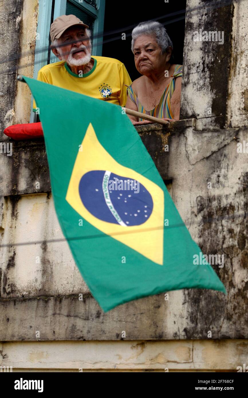 salvador, bahia / brazil - july 2, 2015: Person holds Brazilian flag in the Lapinha neighborhood of Salvador, during the July 2 celebrations, symboliz Stock Photo