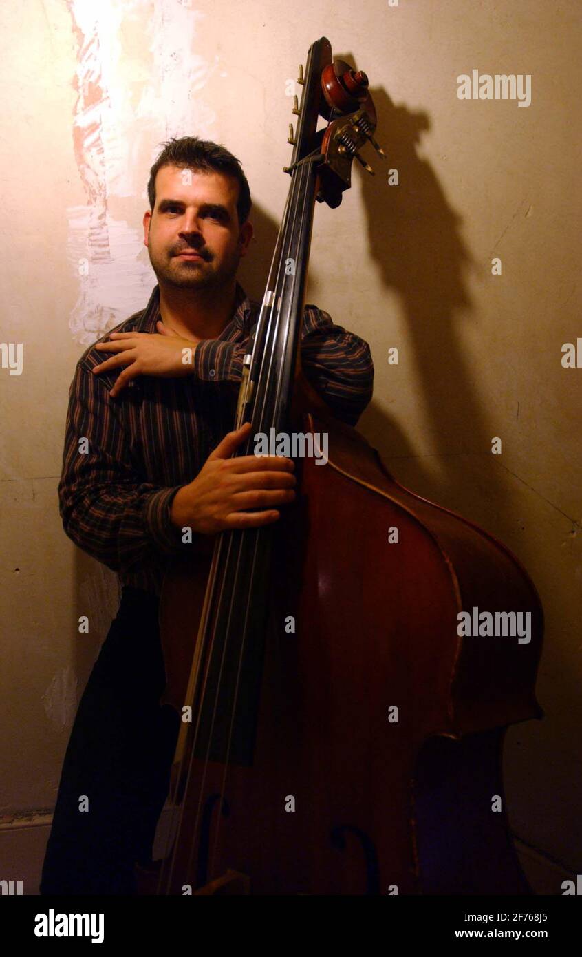 MATT,DOUBLE BASS PLAYER WITH THE LSO.2/11/05 TOM PILSTON Stock Photo