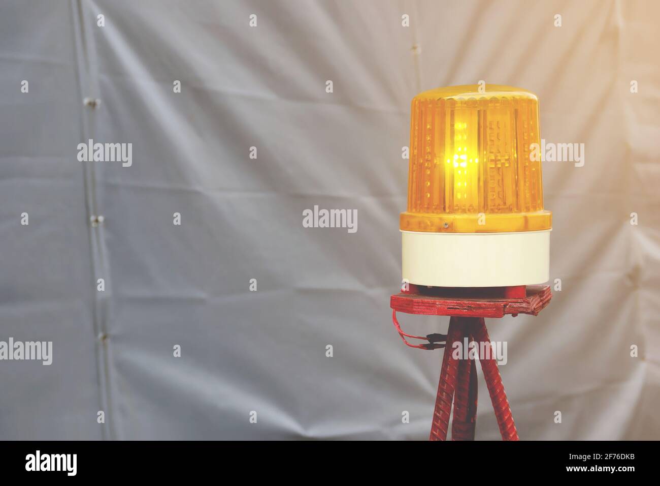 Revolving warning light yellow hires stock photography and images Alamy