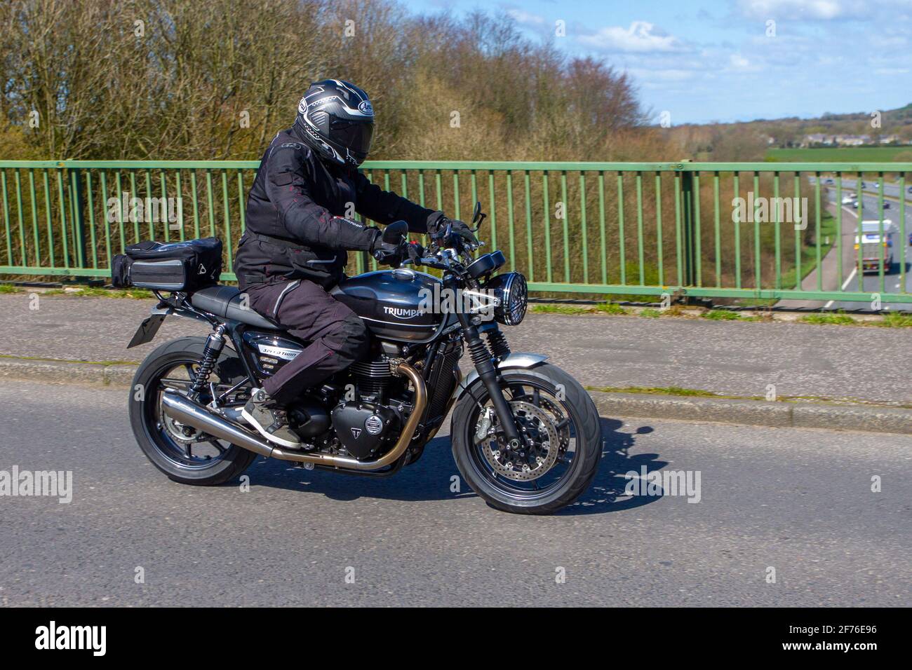 ミニカー BRITAINS MOTORCYCLE Speed Twin Rider Vintage Britains Red Triumph Speed Twin 500 Motorcycle w