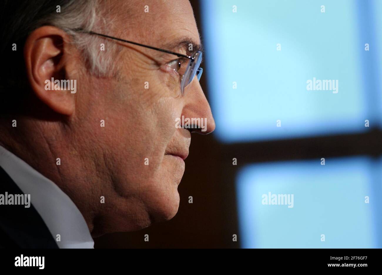 MICHAEL HOWARD AT THE PRESS CONFERENCE TO ANNOUNCE HIS STANDING FOR THE LEADERSHIP OF THE TORY PARTY. 30/10/03 PILSTON Stock Photo
