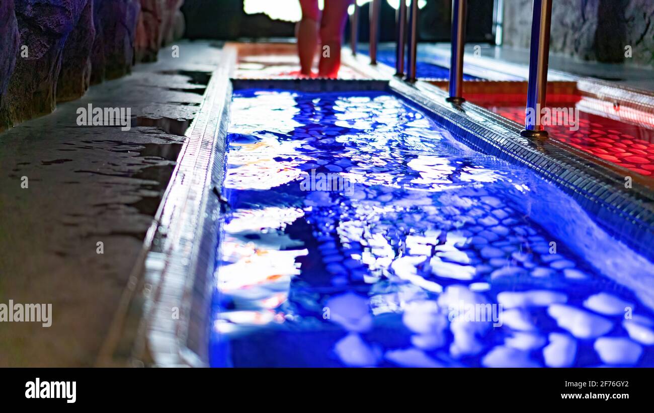 Kneipp walking therapy in hot and cold water in spa wellness center.  Healing power of the water. The Kneipp route as an holistic treatment in  naturopa Stock Photo - Alamy