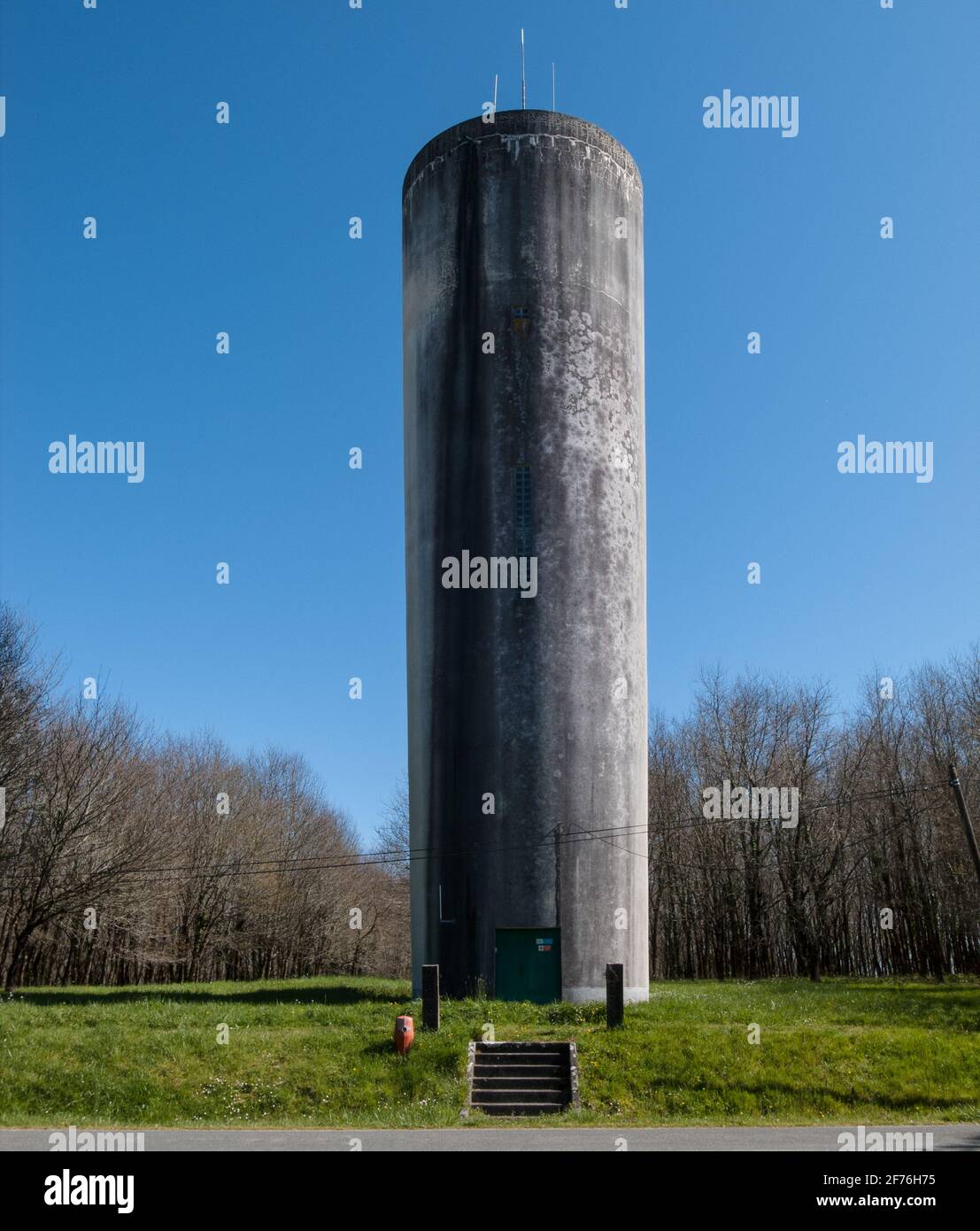 WATER TOWER IN THE COUNTRY SIDE - WATER RESERVOIR - CHATEAU D'EAU - AQUITAINE FRANCE © Frédéric BEAUMONT Stock Photo