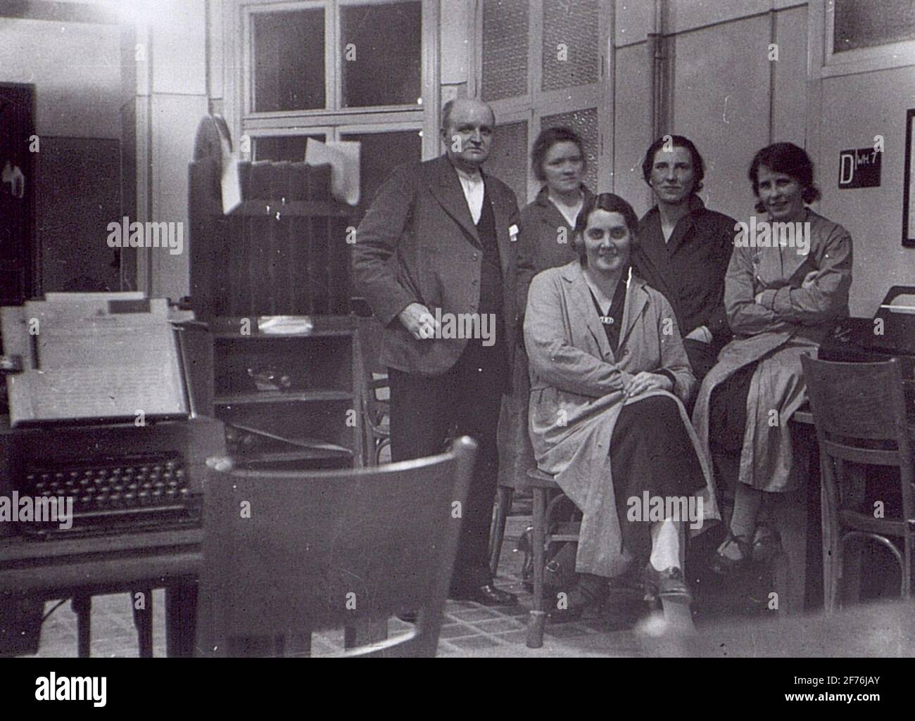 Stockholm's telegraph station around 1930. FASS. G.L. Andersson (GLA), TGF Anna Stina Grandin (Dik) Sitting, E.O. tgf. Ingrid Thunqvist along T.h. Stock Photo