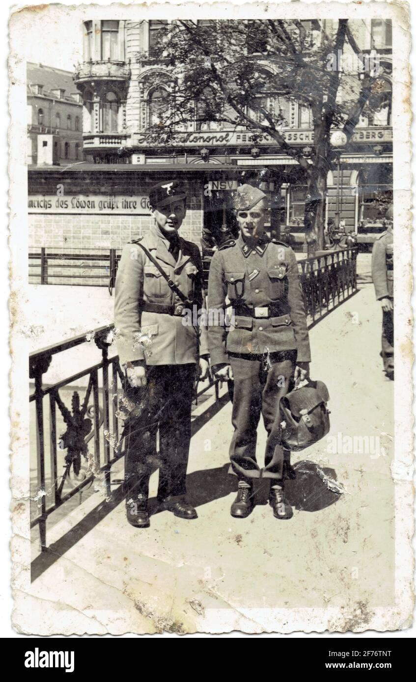 soldat de la waffen SS et son frère en Allemagne fin 1943 Stock Photo