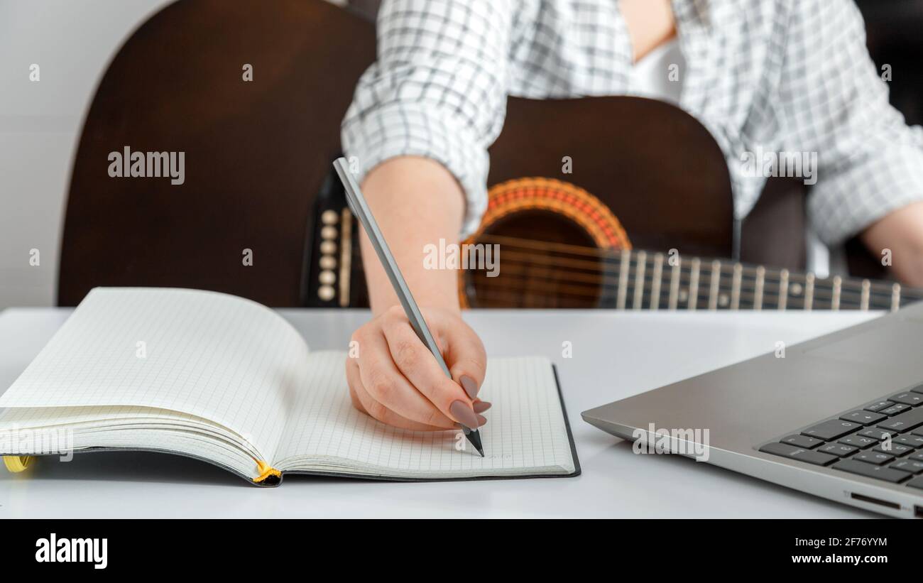 Online musical guitar e education. Online training lesson classes