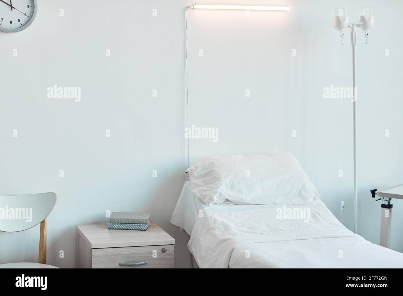 Haloton Hospital In A Hospital Building With A Bed And A Monitor Background  Hospital Snapchat Picture Background Image And Wallpaper for Free Download