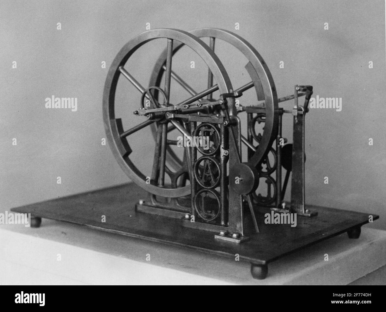 Self-propelled machine according to the principle combination of pendulum and rotary movements. Made of the iron leverage Emil August Lundell. Lundell built machines to convince himself and others that a mechanical Perpetuum Mobile was insoluble. The 1870s. Stock Photo