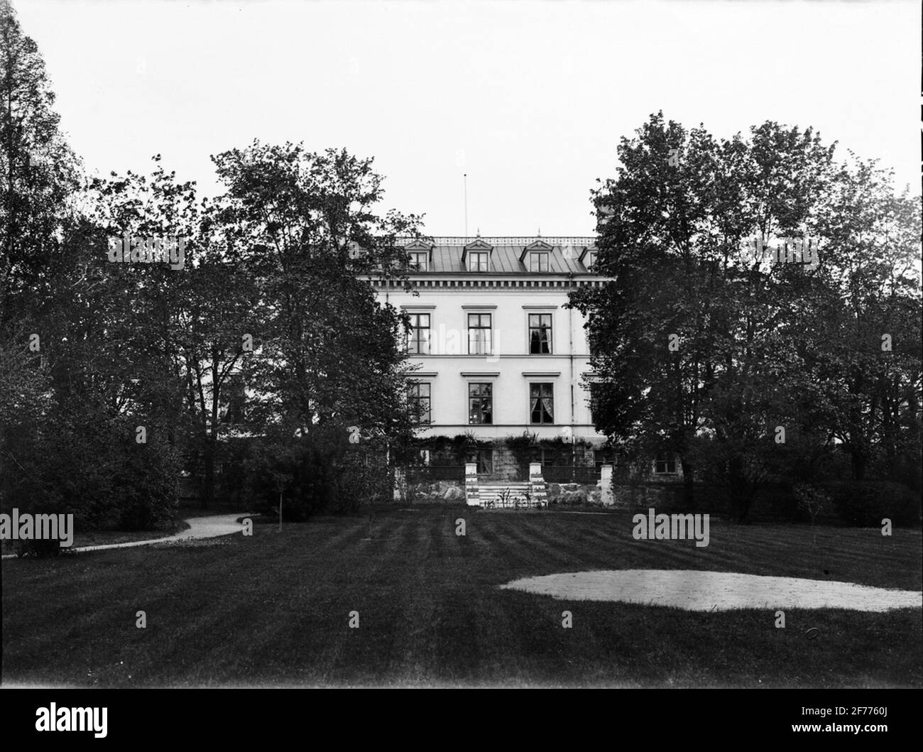 Historic mansion facade Black and White Stock Photos & Images - Alamy