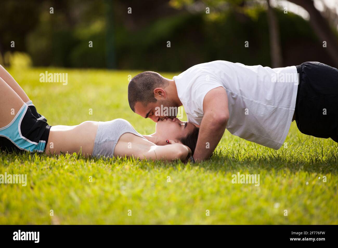 Couple kissing exercise hi res stock photography and images Alamy