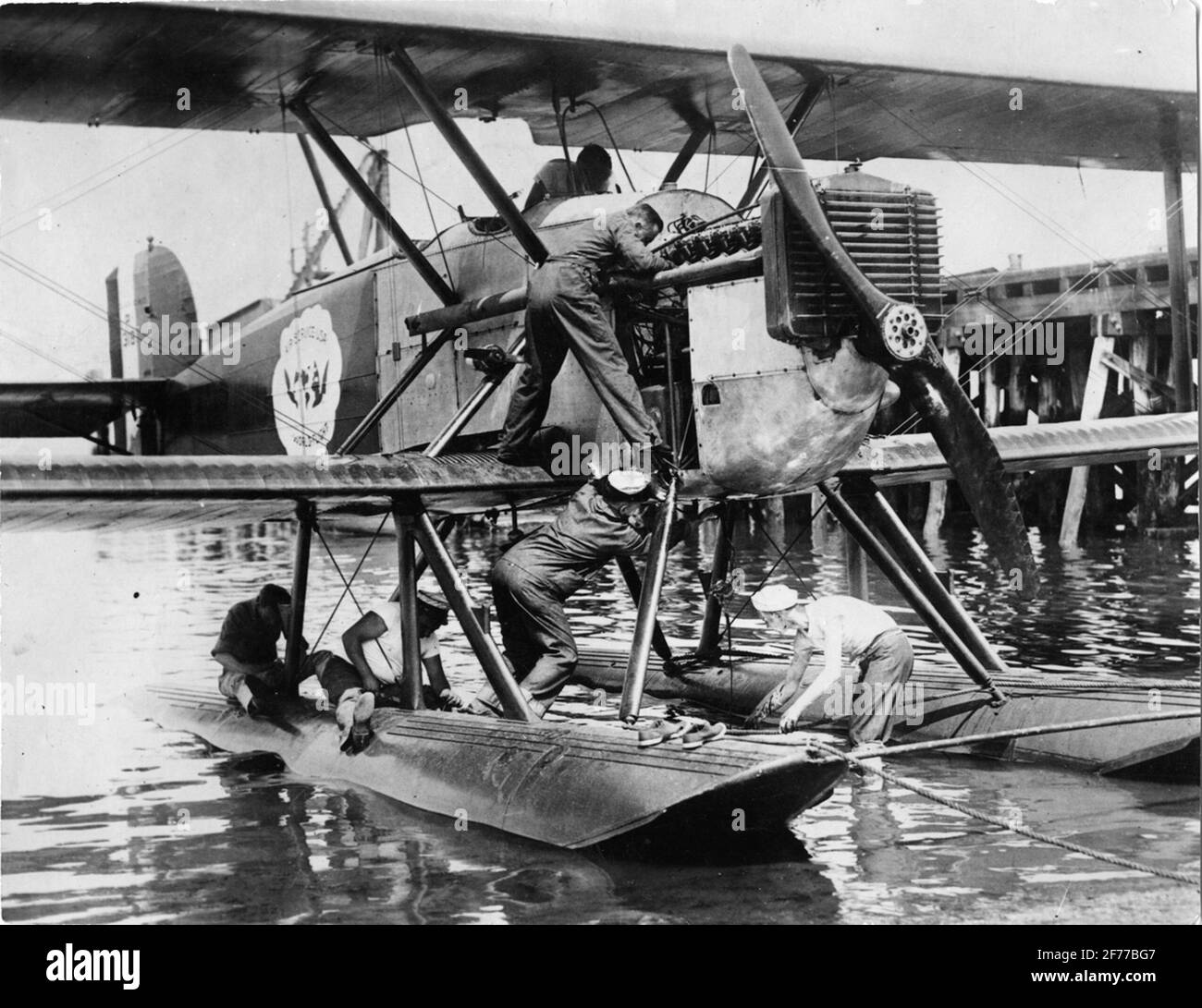 Eric Nelson's American Douglasplan at world flight in 1924. Here he ...